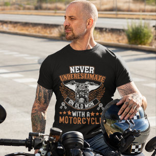 Een oud man nooit onderschatten met een motorfiets t-shirt