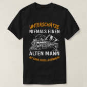 Een oud Man nooit onderschatten T-shirt (Design voorkant)