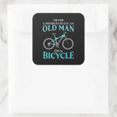 Een oud Man op een fiets Vierkante Sticker (Tas)