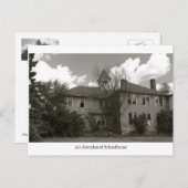 Een oud verlaten schoolgebouw briefkaart (Voorkant / Achterkant)