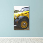Een oud zwart-geel citroen 2CV 2 CV, Canvas Afdruk (Insitu (Houten vloer))