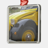 Een oud zwart-geel citroen 2CV 2 CV, Metalen Ornament (Links)