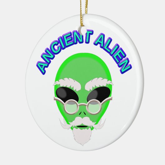 Een oude Alien Keramisch Ornament (Links)