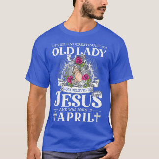 Een oude dame die gelooft in Jezus en geboren werd T-shirt