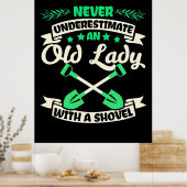 Een oude dame tuin met een schoen poster (Keuken)