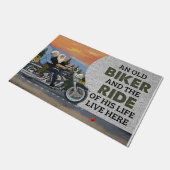 Een oude fietser en de ride van zijn leven deurmat (Schuin)