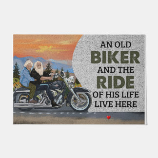 Een oude fietser en de ride van zijn leven deurmat