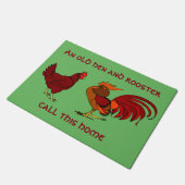 "Een oude kip en haan wonen hier" Deurmat (Schuin)