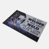 Een oude lasser en de beste lassen van zijn leven deurmat (Schuin)