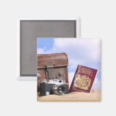 Een oude lederen koffer, retrocamera en magneet (Voorkant / Achterkant)
