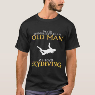 Een oude man die van skydiven houdt t-shirt