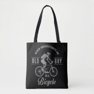 Een oude man nooit onderschatten op een fiets tote bag