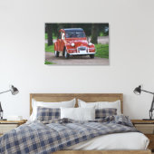 Een oude rode Citroen 2CV auto met een lachende vr Canvas Afdruk (Insitu (Slaapkamer))