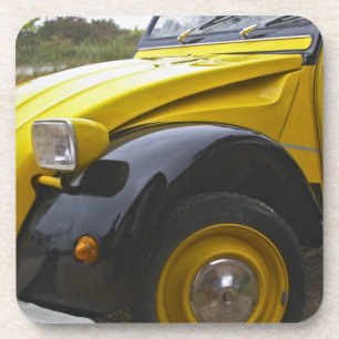 Een oude zwarte en gele Citroen 2CV 2 CV, Bier Onderzetter
