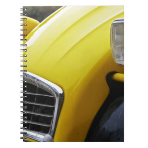 Een oude zwarte en gele Citroen 2CV 2 CV, detail Notitieboek