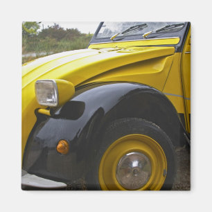 Een oude zwarte en gele Citroen 2CV 2 CV, Magneet