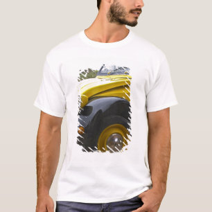 Een oude zwarte en gele Citroen 2CV 2 CV, T-shirt