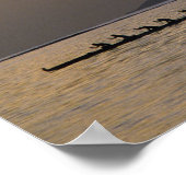 Een outrigger kano-team oefent voor de kust poster (Hoek)