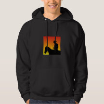 Een overdekt sweatshirt met een paard voor hem