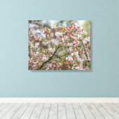 Een overvloed aan bloesems canvas afdruk (Insitu (Houten vloer))