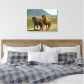 Een paar bruine IJslandse pony's Canvas Afdruk (Insitu (Slaapkamer))