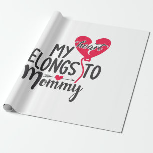 Een paar cadeautjes. Mijn hart behoort tot mama. Cadeaupapier