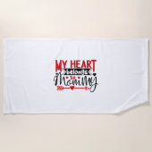 Een paar cadeautjes. Mijn hart behoort tot mama. Strandlaken (Voorkant)