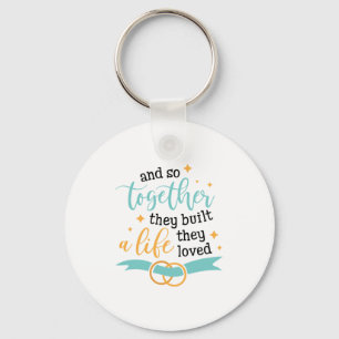 Een paar cadeautjes samen bouwen ze een leven sleutelhanger