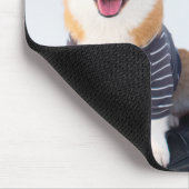 Een paar Corgis op een bank Muismat (Hoek)