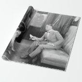 Een paar dat in een compartiment van een trai zit cadeaupapier (Uitgerold)