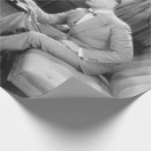 Een paar dat in een compartiment van een trai zit cadeaupapier (Hoek)