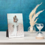 Een paar foto herinneren zich dit Gezegde Fotoplaat<br><div class="desc">Een paar foto herinnert zich dit Gezegde. Geweldig geschenk voor de pasgetrouwden en paren. Vervang eenvoudig de steekproeffoto met uw eigen favoriet van portretrichtlijn en hoge resolutie. Het Romantische citaat herinnert zich Dit Moment in een stijlvol vastgesteld manuscript bij de bodem is. U kunt de kleur van deze tekst indien...</div>