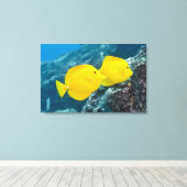 Een paar gele tangs canvas afdruk (Insitu (Houten vloer))