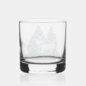Een paar herten in het winterbos whisky glas (Achterkant)