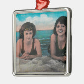 Een paar koninginnen op de strand, Ocean Park Metalen Ornament (Links)