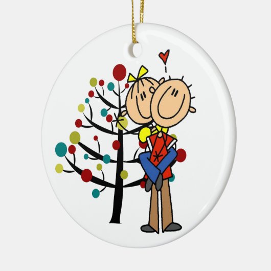 Een paar liefdeskerstversiering keramisch ornament (Links)