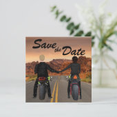 Een paar rijdende motorfietsen op het Rocky Highwa Save The Date (Staand voorkant)