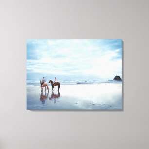 Een paar rijpaarden op het strand van Parkiri in N Canvas Afdruk