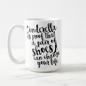 Een paar schoenen kunnen de Mok van uw levensoffer (Links)