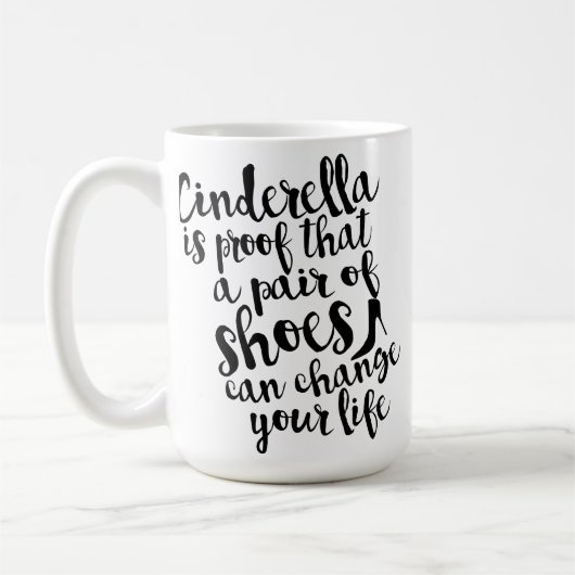 Een paar schoenen kunnen de Mok van uw levensoffer (Links)