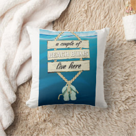 Een paar strandbums wonen hier kussen