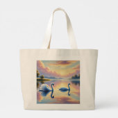 Een paar zwanen glijden op een sereen meer grote tote bag (Achterkant)