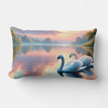 Een paar zwanen glijden op een sereen meer