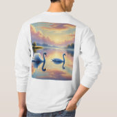 Een paar zwanen glijden op een sereen meer t-shirt (Achterkant)