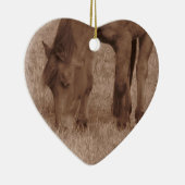 Een paard graast op pasta keramisch ornament (Rechts)