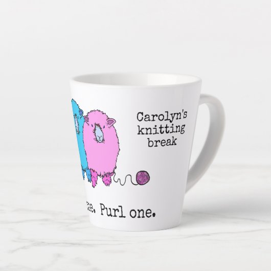 Eén paars, één schattig gepersonaliseerd schaap latte mok (Rechterhoek)