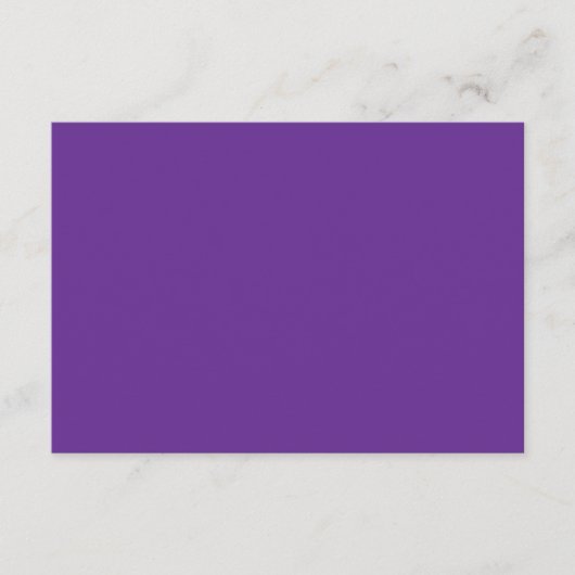 Een paarse achtergrond met een informatiekaartje (Voorkant)