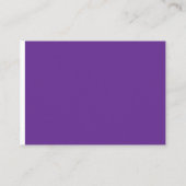 Een paarse achtergrond met een plaatskaartje (Achterkant)