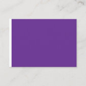 Een paarse achtergrond met een plaatskaartje (Voorkant)