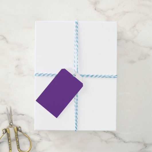 Een paarse achtergrond met een witte rand cadeaulabel (Met Touw)